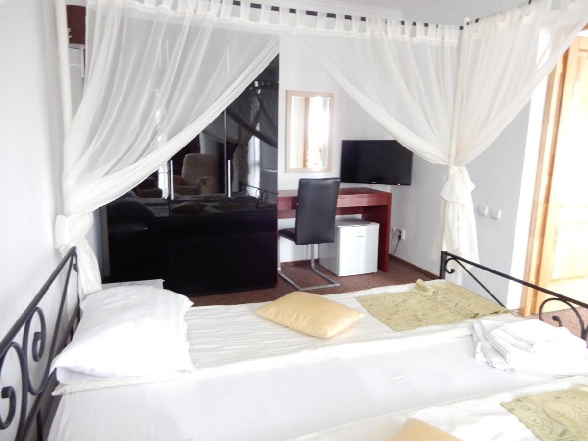 Rhc Royal Hotel Oradea Ngoại thất bức ảnh