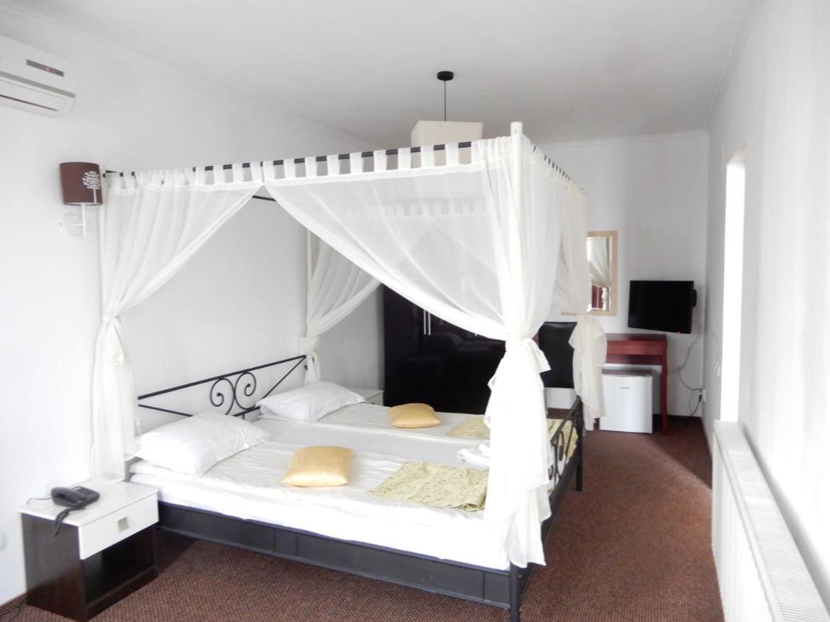 Rhc Royal Hotel Oradea Ngoại thất bức ảnh