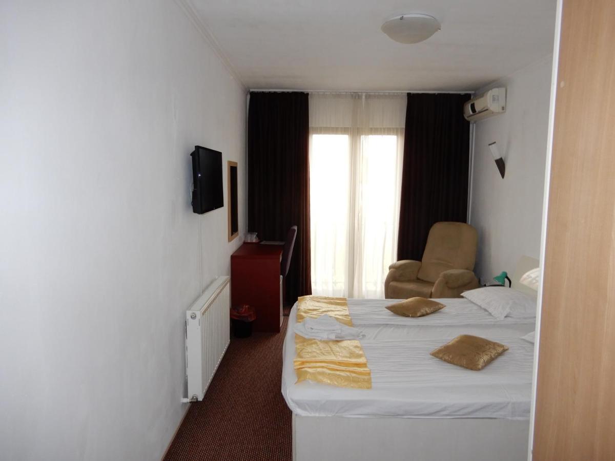 Rhc Royal Hotel Oradea Ngoại thất bức ảnh