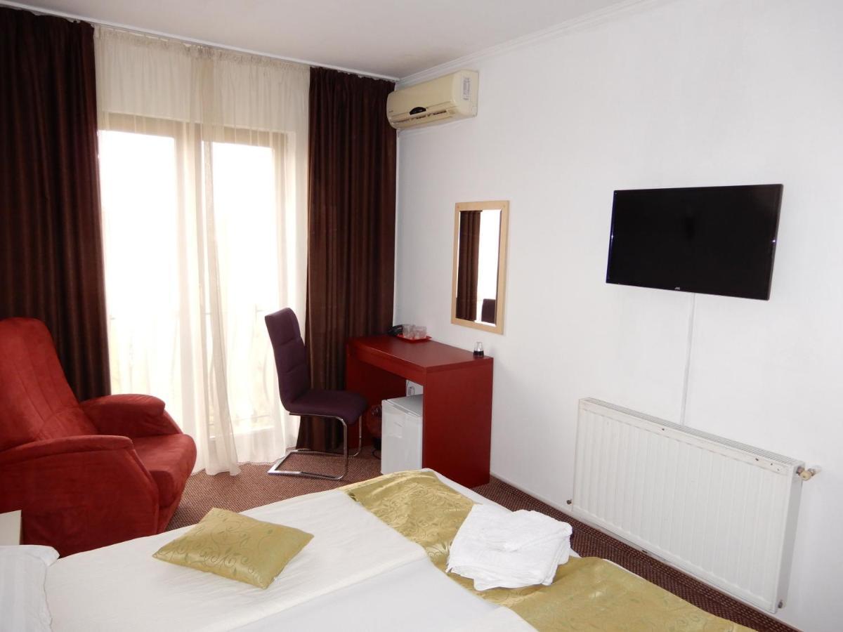 Rhc Royal Hotel Oradea Ngoại thất bức ảnh