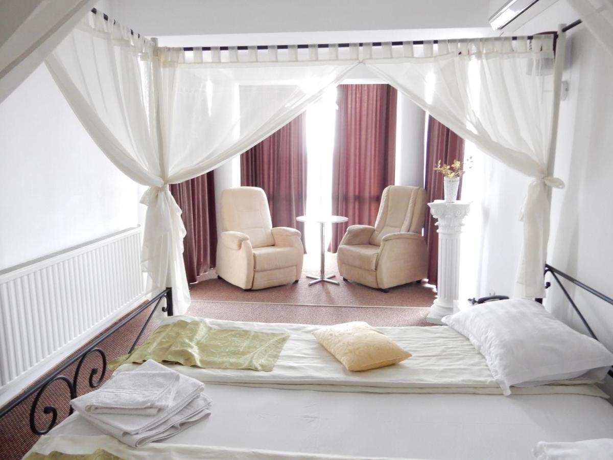 Rhc Royal Hotel Oradea Ngoại thất bức ảnh