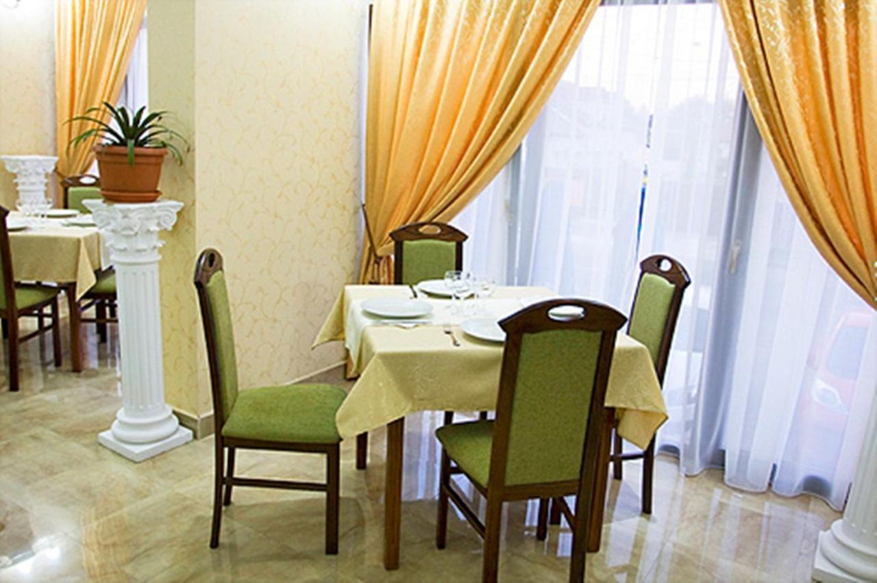 Rhc Royal Hotel Oradea Ngoại thất bức ảnh