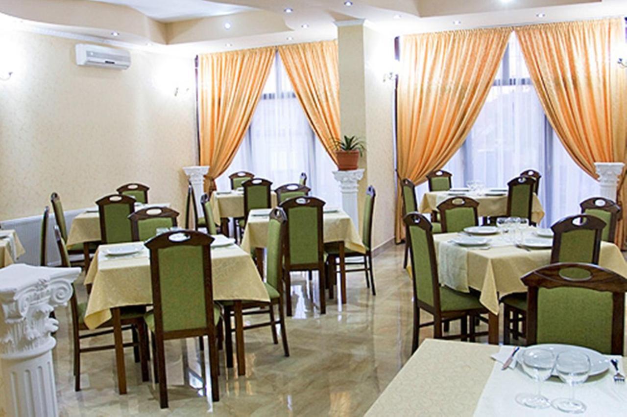 Rhc Royal Hotel Oradea Ngoại thất bức ảnh