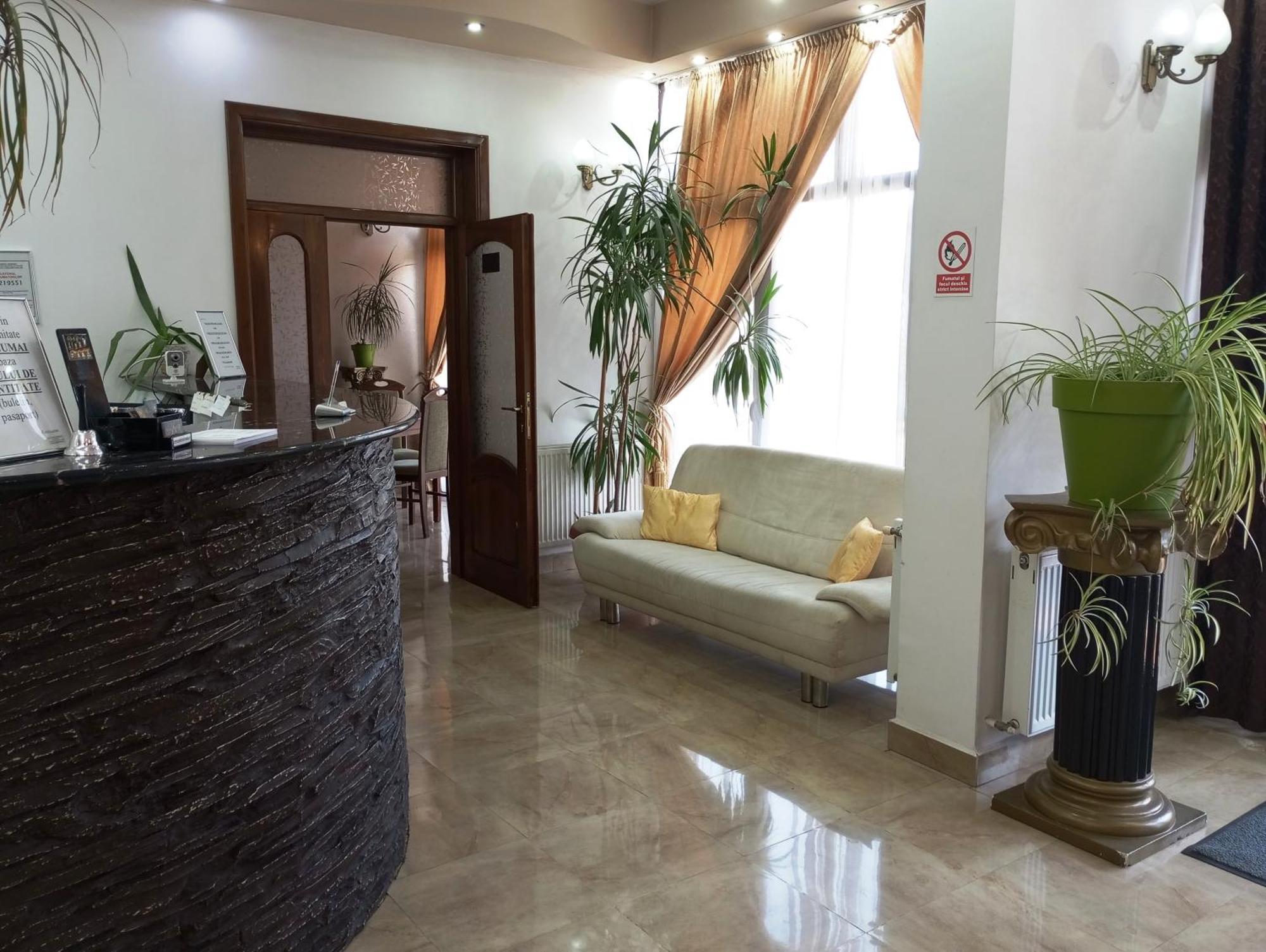 Rhc Royal Hotel Oradea Ngoại thất bức ảnh