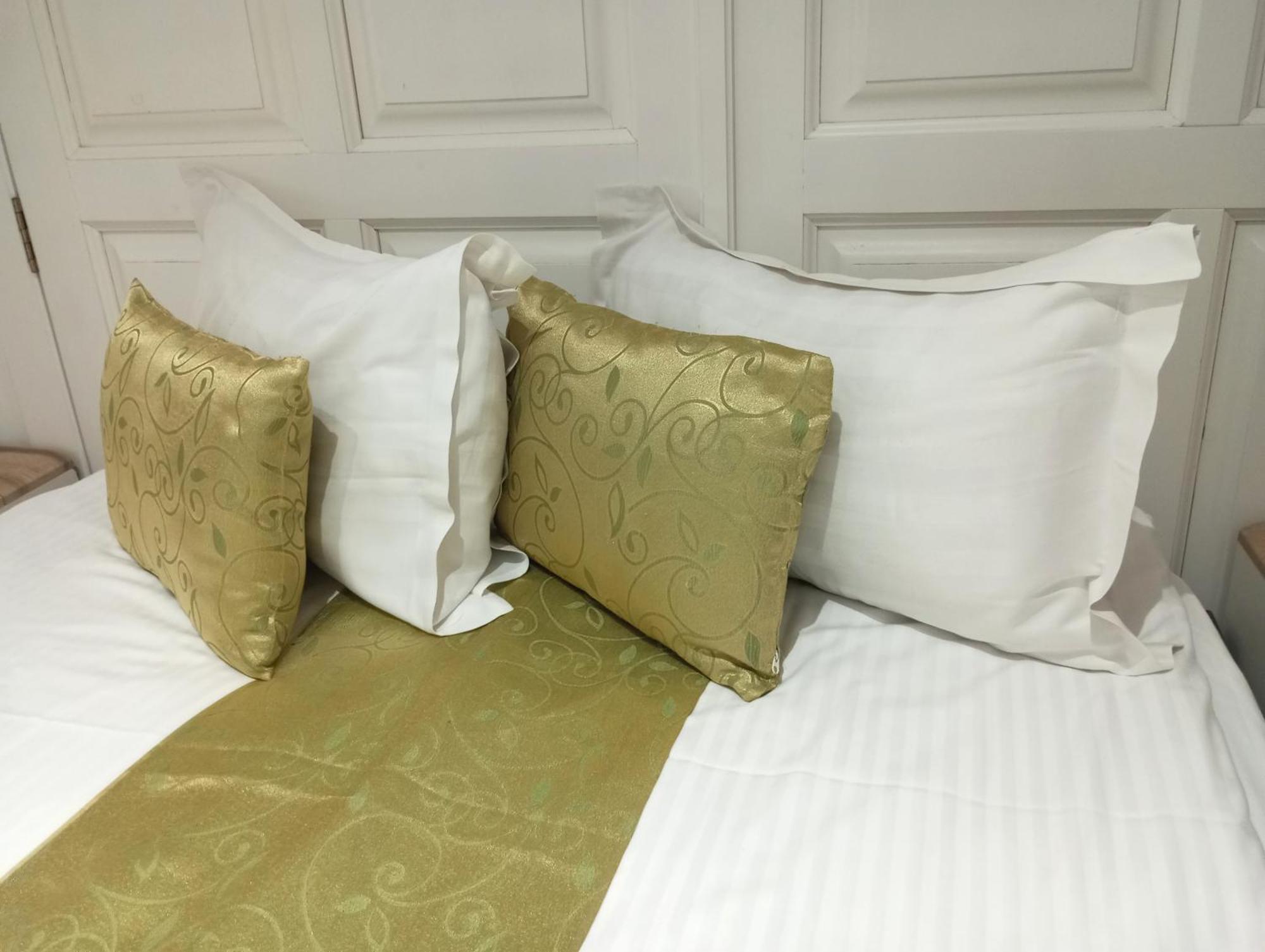 Rhc Royal Hotel Oradea Ngoại thất bức ảnh