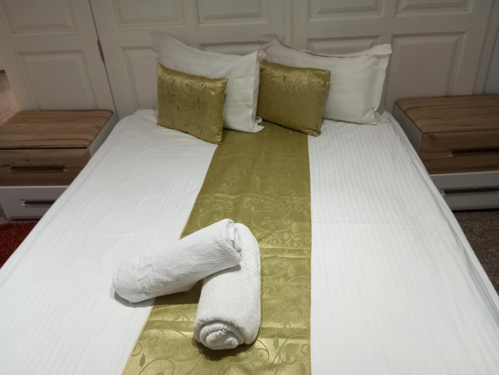 Rhc Royal Hotel Oradea Ngoại thất bức ảnh