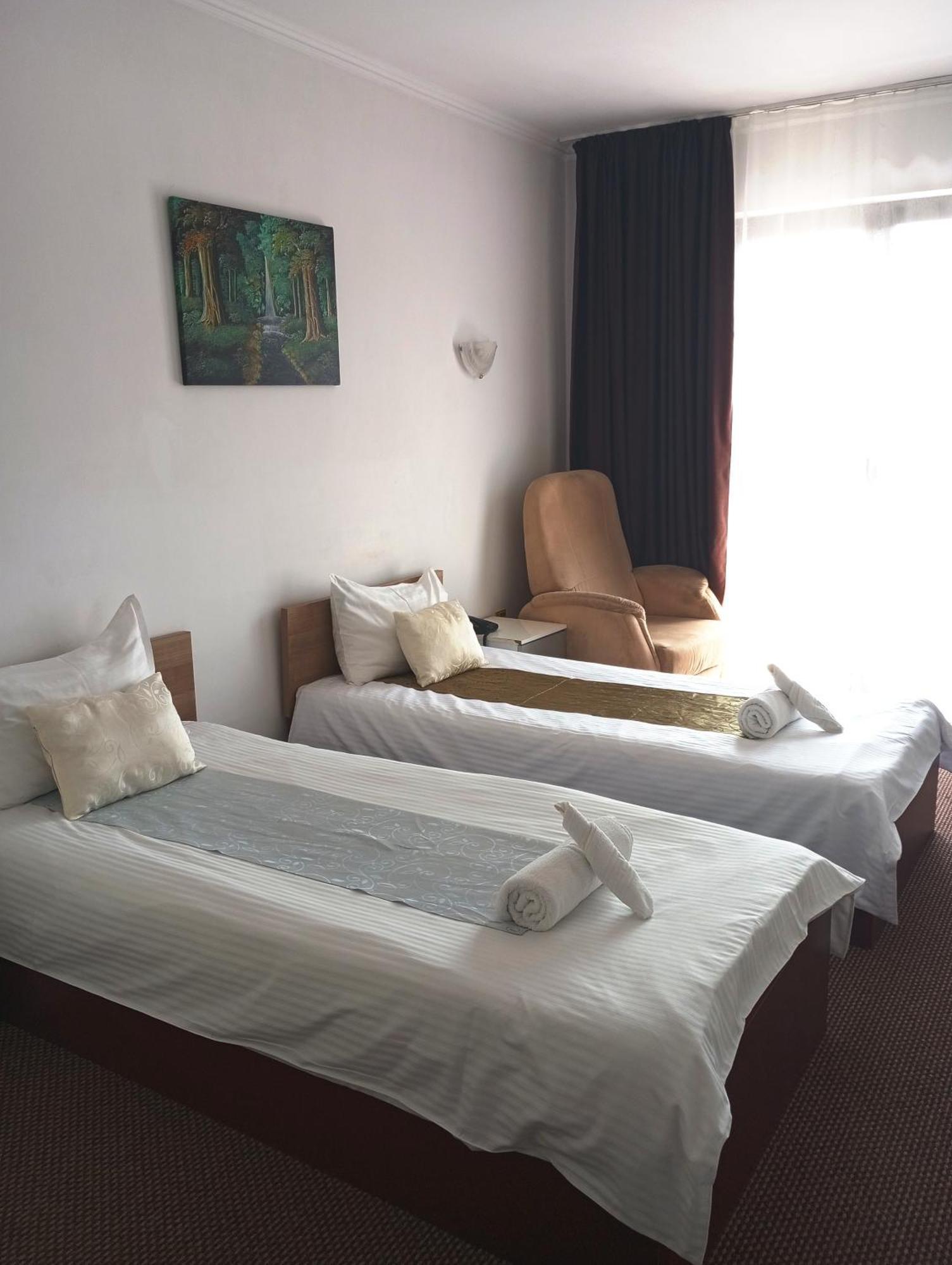 Rhc Royal Hotel Oradea Ngoại thất bức ảnh