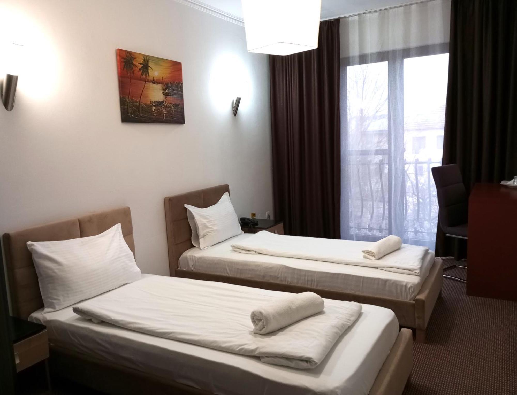 Rhc Royal Hotel Oradea Ngoại thất bức ảnh