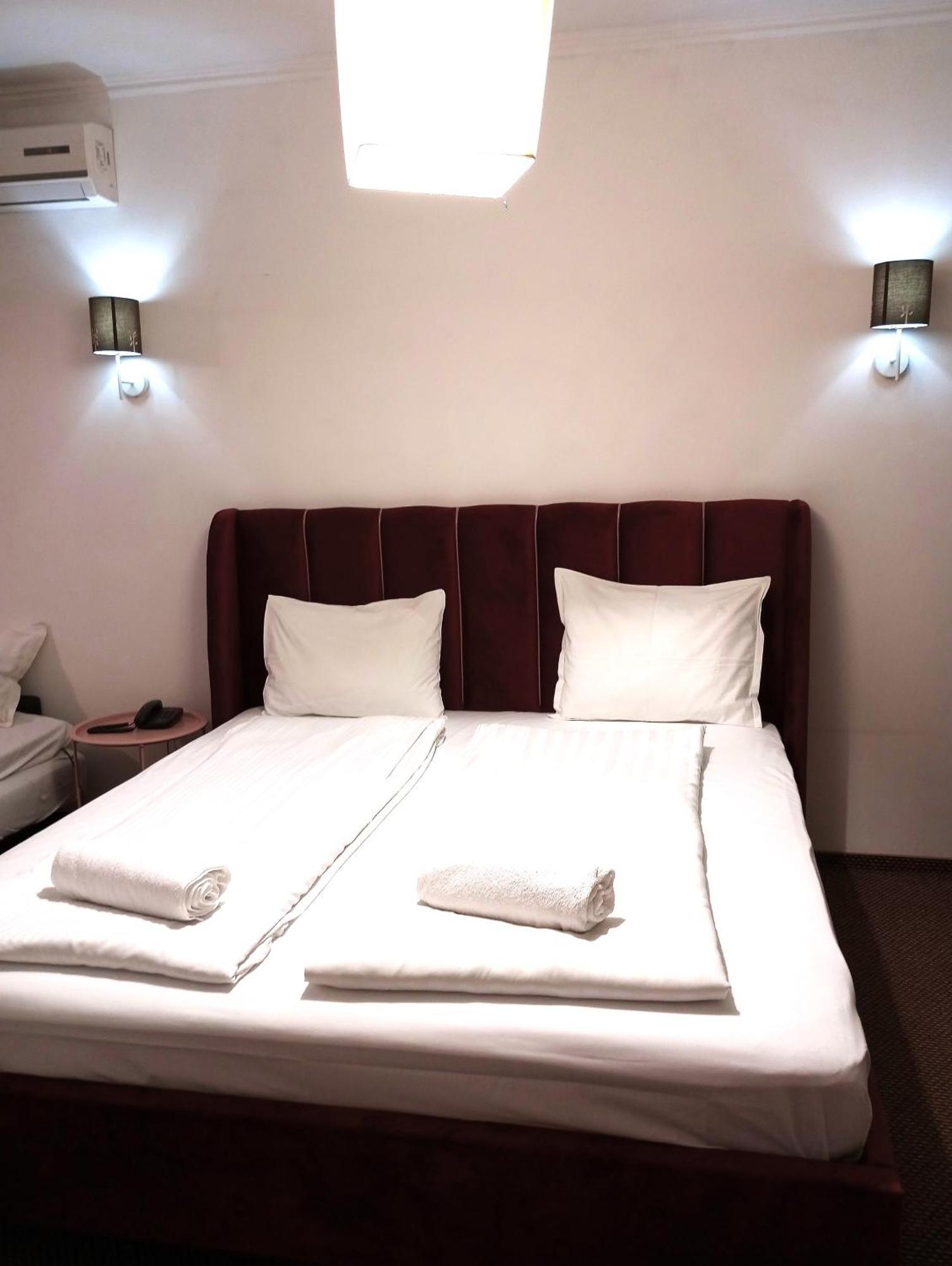 Rhc Royal Hotel Oradea Ngoại thất bức ảnh