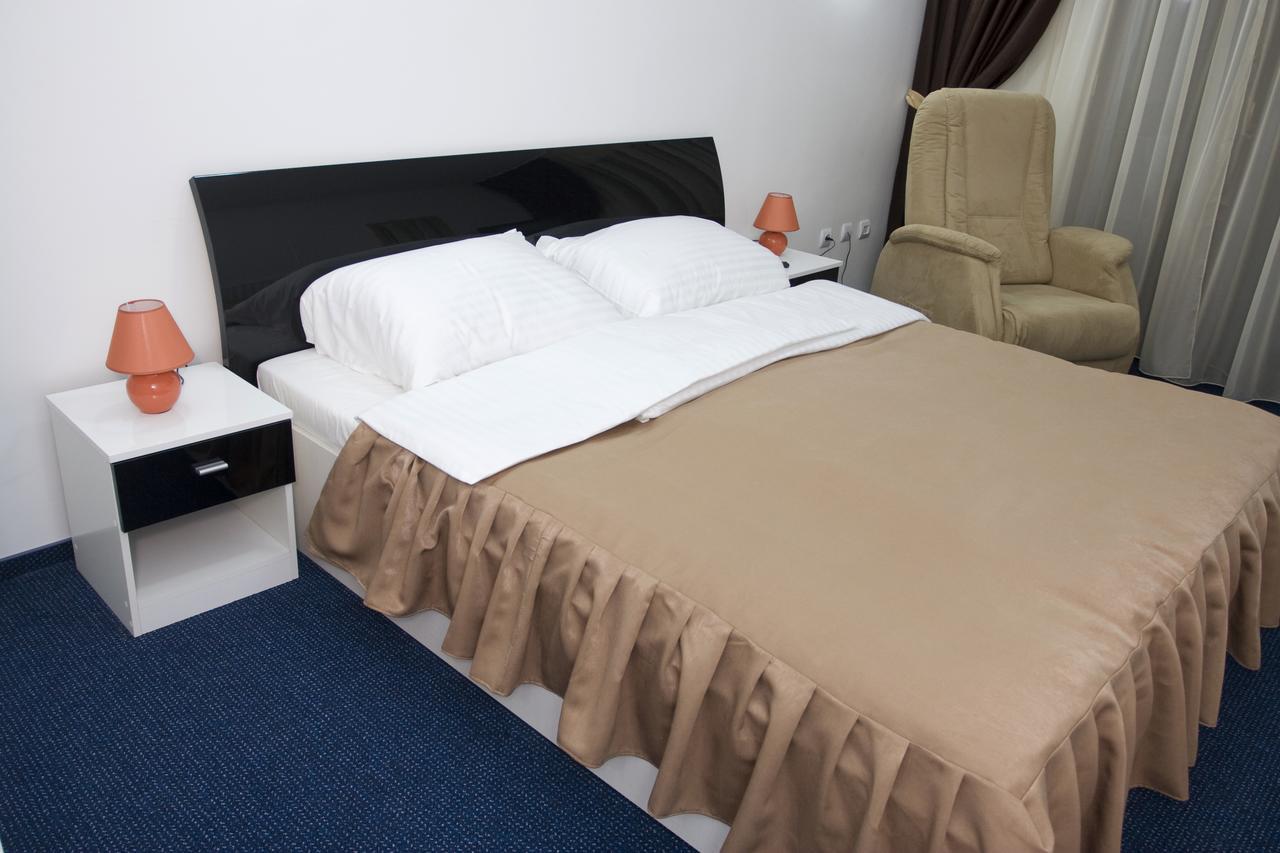 Rhc Royal Hotel Oradea Phòng bức ảnh